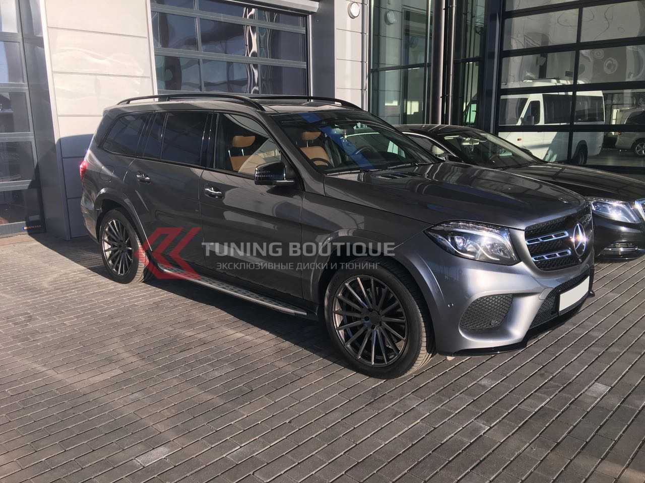 Mercedes GLS на 22" дисках Vossen VFS2 Gloss Graphite фото 1